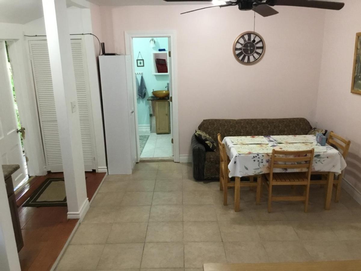 Studio Apartment At Historical House Галвестон Экстерьер фото